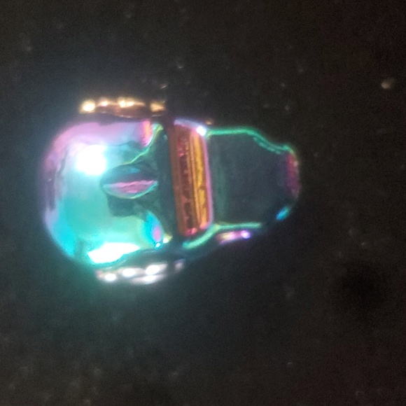 New Rainbow Titanium Hematite Skull Pendant. - Picture 4 of 7